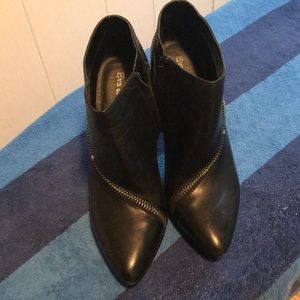 Eva & Zoe Black Ankle Booties